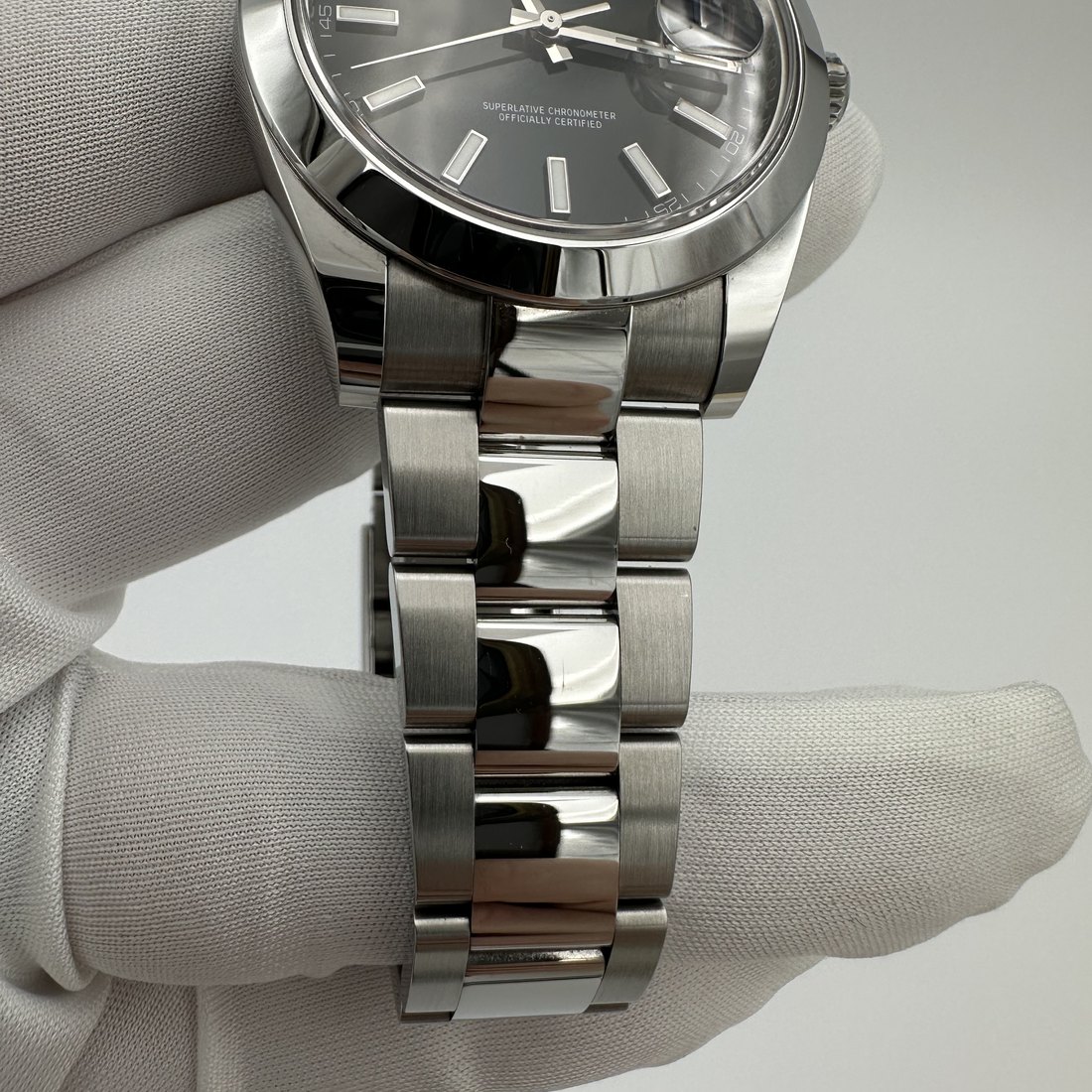 Rolex Datejust 41 black dial view 4