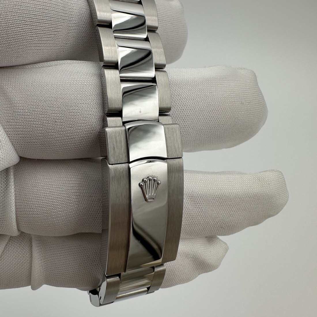 Rolex Datejust 41 black dial view 5