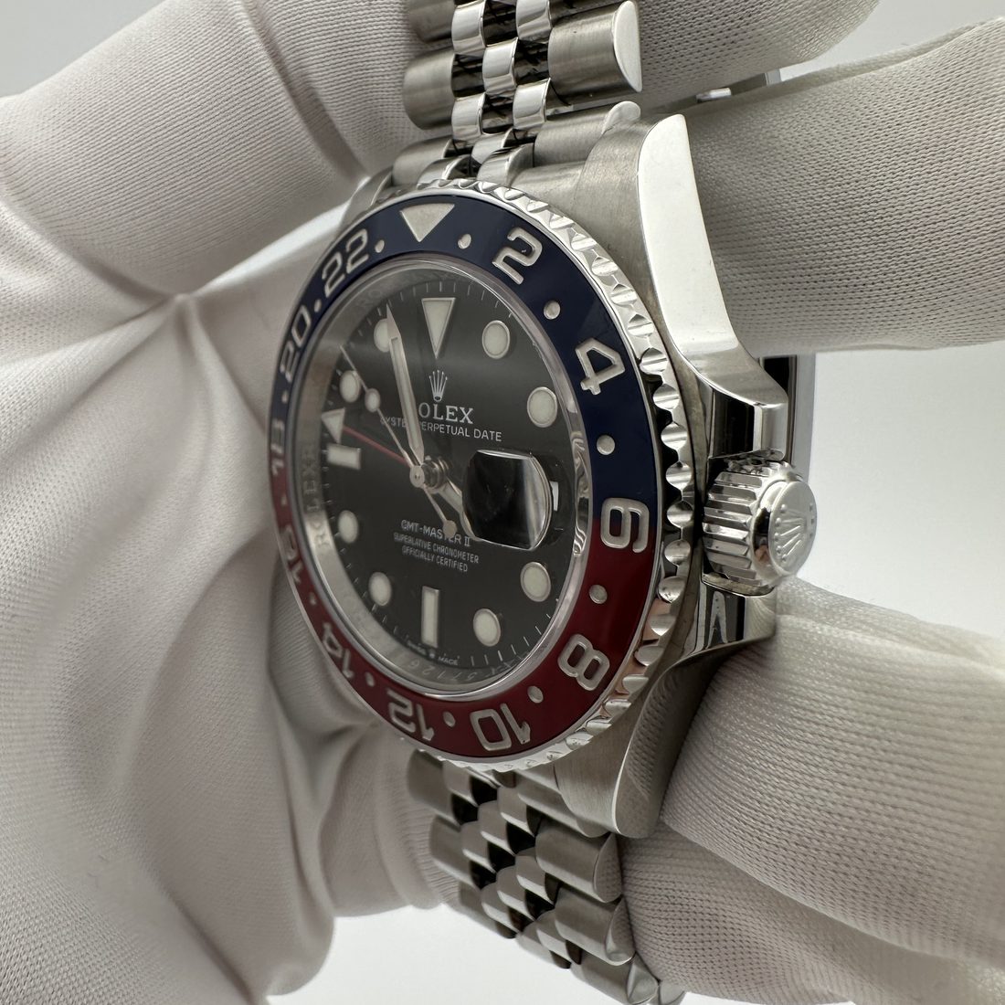 Rolex GMT-Master II &ldquo;Pepsi&rdquo; view 3