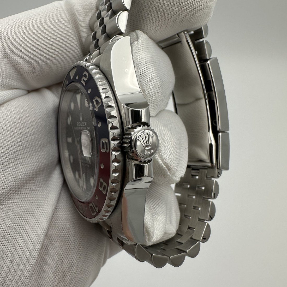 Rolex GMT-Master II Pepsi 2023 view 3