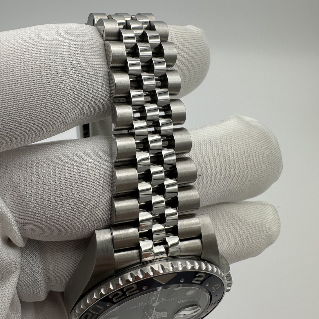 Rolex GMT-Master II Pepsi 2023 view 4