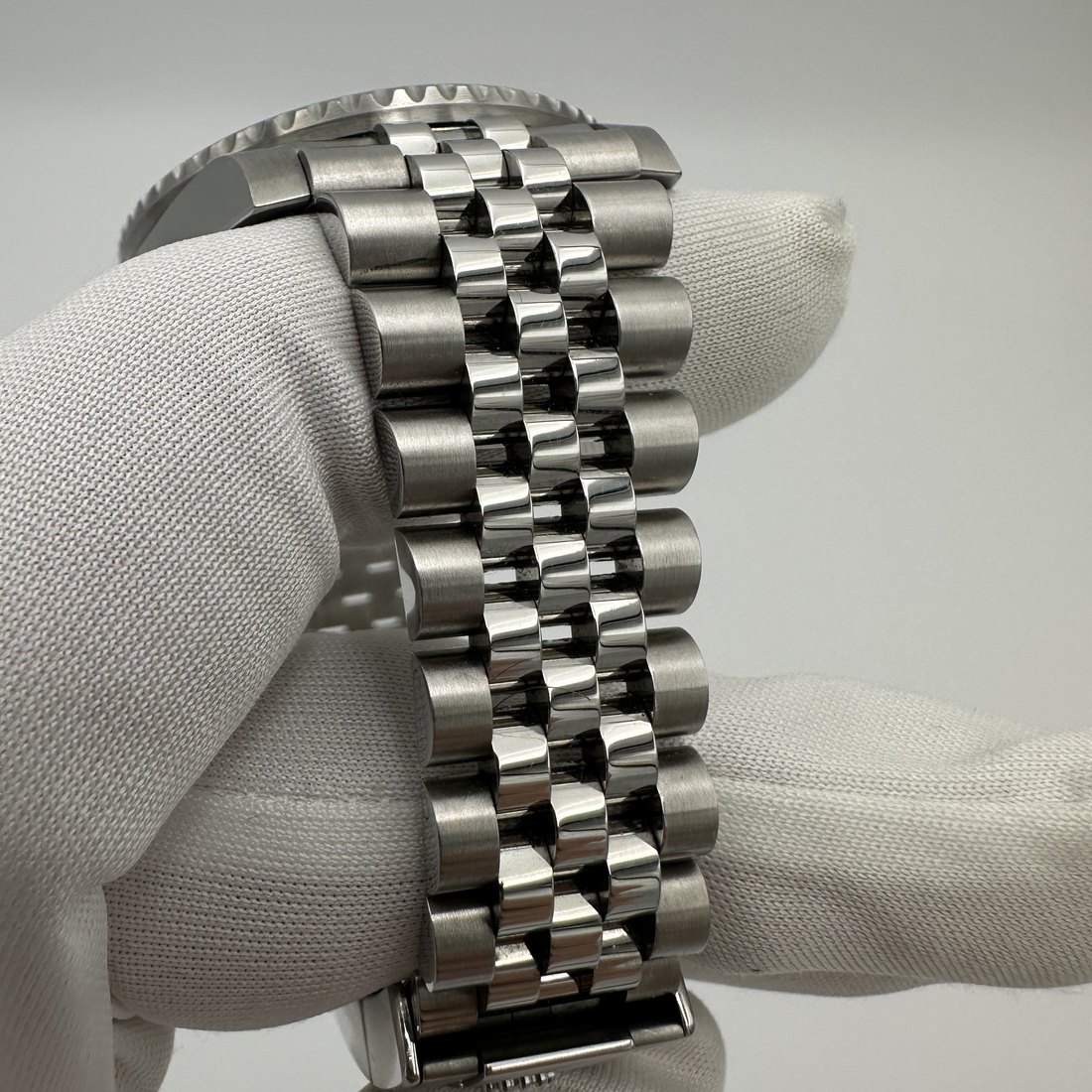 Rolex GMT-Master II Pepsi 2023 view 6