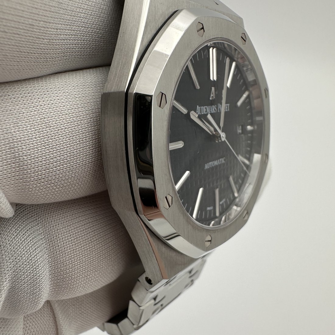 Audemars Piguet Royal Oak Selfwinding view 2