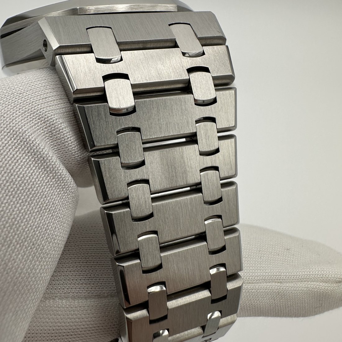 Audemars Piguet Royal Oak Selfwinding view 5