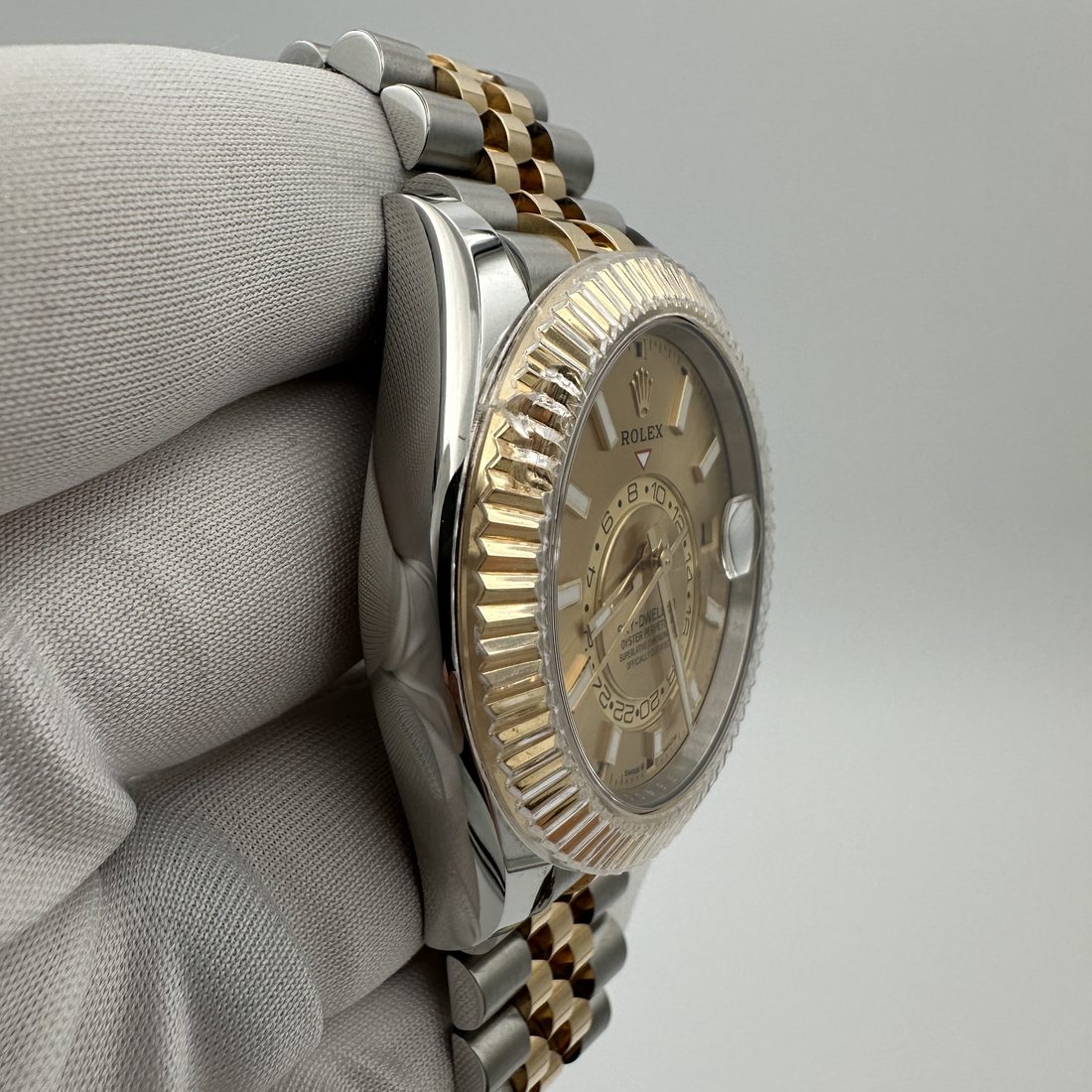 Rolex Sky-Dweller 42, view 3