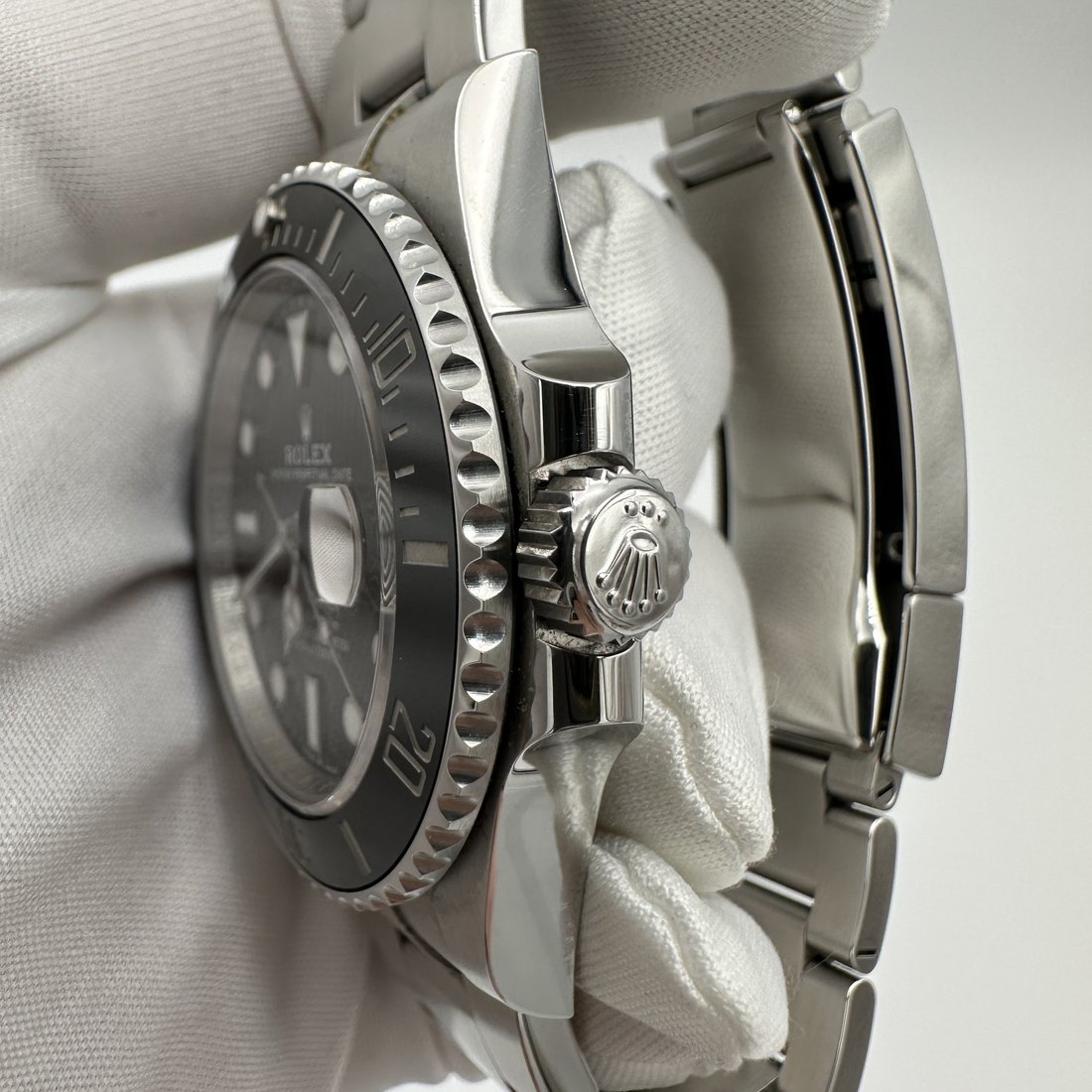 Rolex Submariner Date view 3