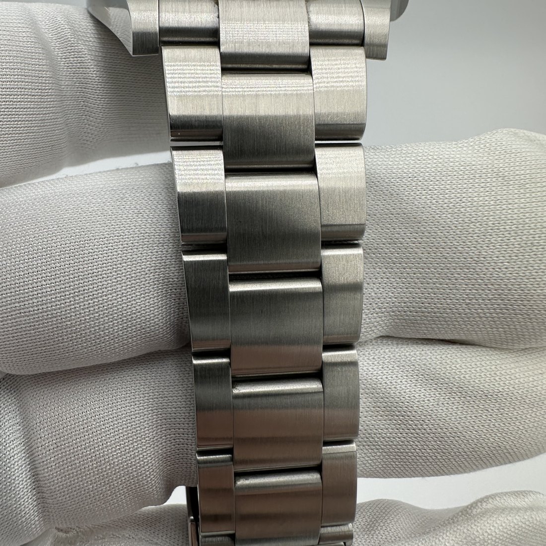 Rolex Submariner Date view 4