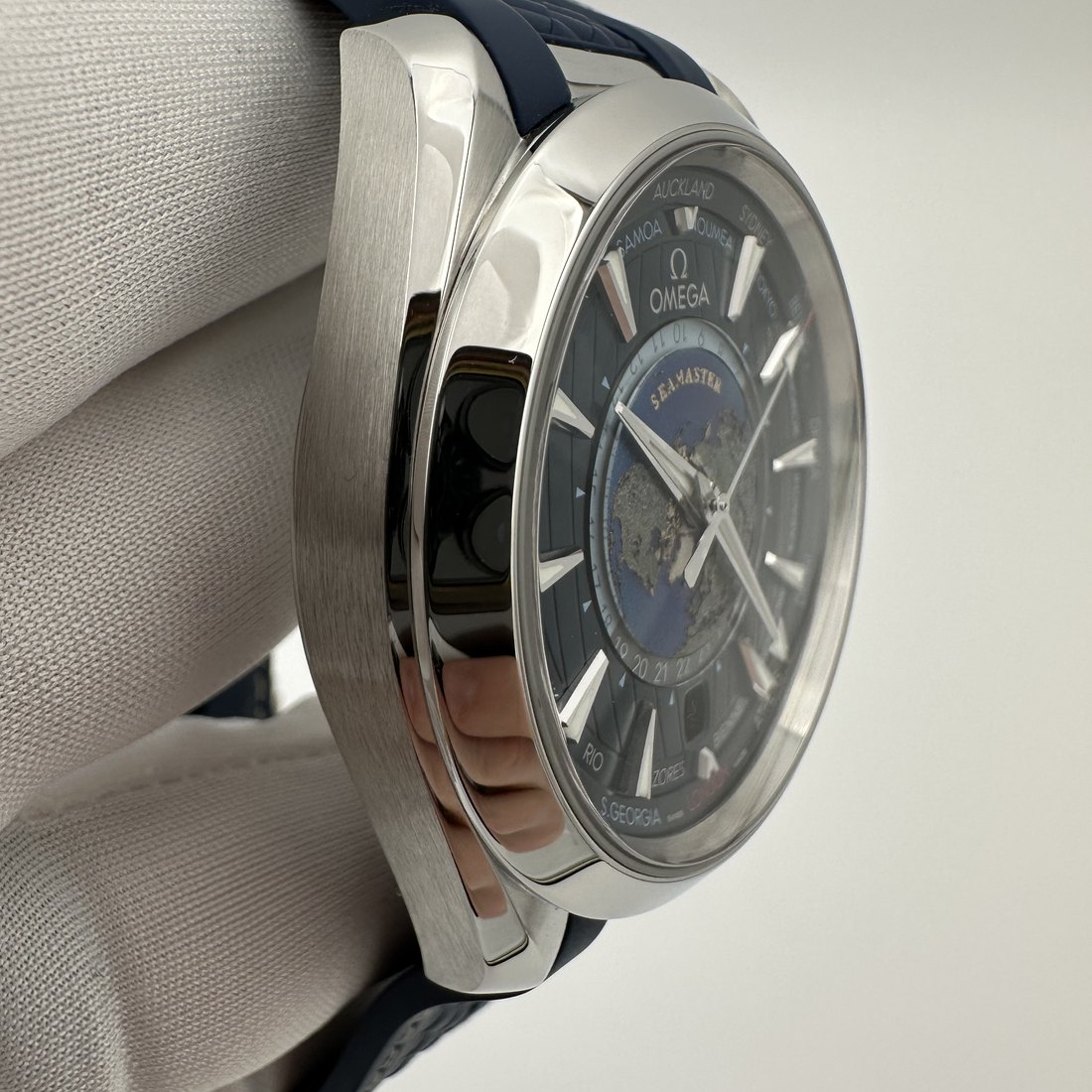 Omega Seamaster Aqua Terra Worldtimer, photo 2 of 10